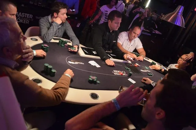 Laatste twee tafels (2) | 2014/11 - Master Classics of Poker - 300 eu NLHE Speed