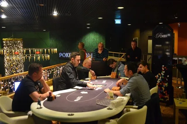 Laatste vijf in Venlo | 2014/12 - Venlo Poker Series - 400eu NLHE FO