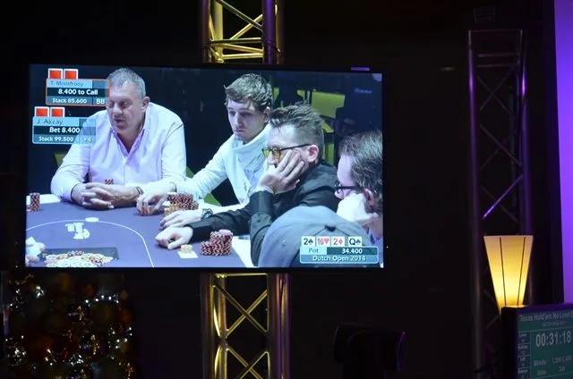 Op big screen te volgen... | 2014/12 - Dutch Open - 400 eu NLHE Bounty
