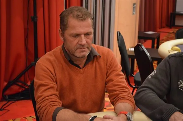 Erik van de Burg | 2014/12 - Dutch Open - 300 eu NLHE Re-entry