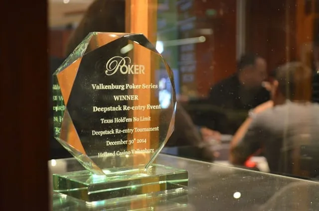 Trofee met de tafel erachter | 2014/12 - Valkenburg Poker Series - 300EU NLHE Deepstack - 