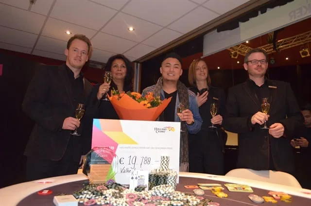 Njouw met de Valkenburg Four | 2014/12 - Valkenburg Poker Series - 300EU NLHE Deepstack - 