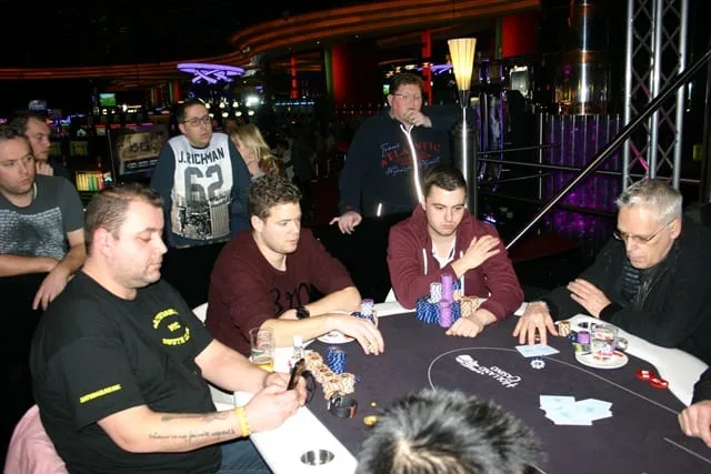 © 2026 Pokercity | Heitlager, Berende, De Kort en Aerts | 2015/01 - Utrecht Poker Series - 400 eu NLHE Bounty Heitlager, Berende, De Kort en Aerts | 2015/01 - Utrecht Poker Series - 400 eu NLHE Bounty