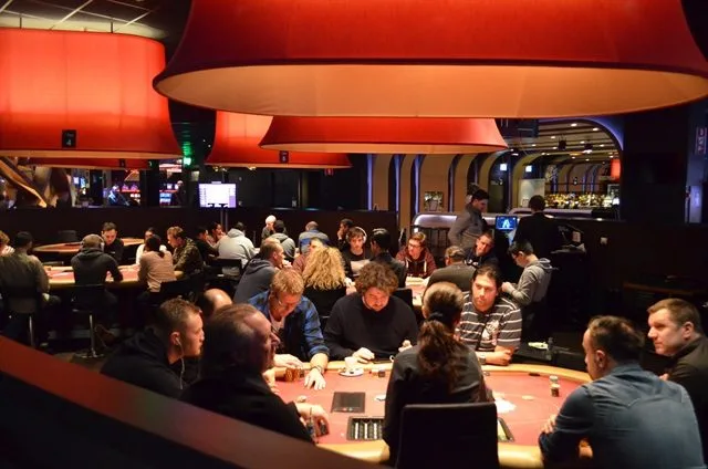 Toernooizaal speeldag 1A | 2015/03 - Rotterdam Poker Series - 1.000 eu Main Event 