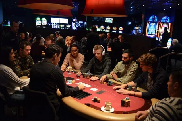 Tafel Siema - Jacqueline - Sander | 2015/03 - Rotterdam Poker Series - 1.000 eu Main Event 