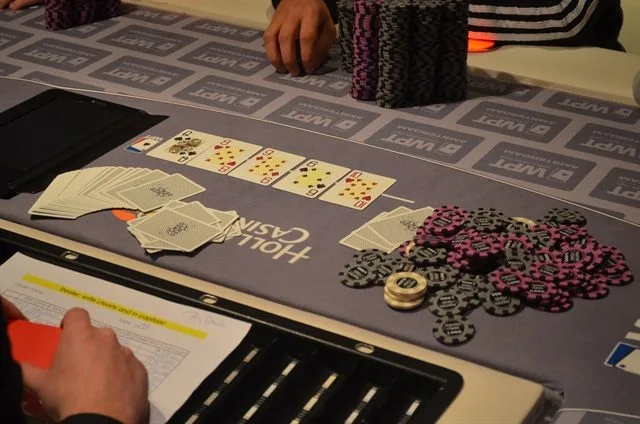 De eerste board | 2015/05 - World Poker Tour Amsterdam - €1.500 WPT Bigstack