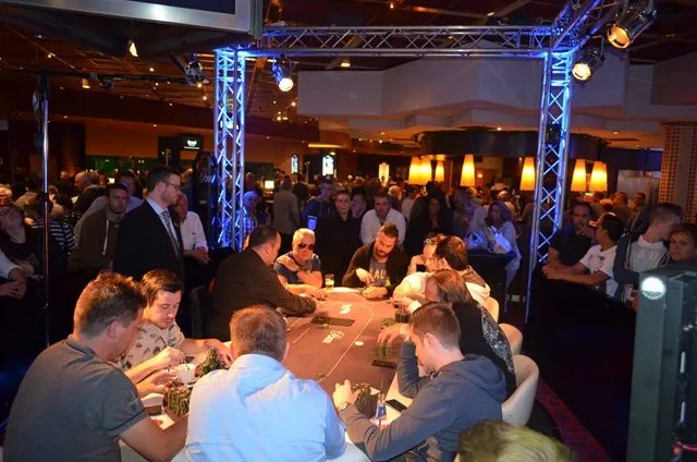 Finale Tafel Vaps Main Event | 2015/06 - Valkenburg Poker Series - 500 eu NLHE Main Event 
