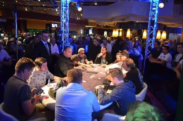 Finale Tafel Vaps Main Event | 2015/06 - Valkenburg Poker Series - 500 eu NLHE Main Event 