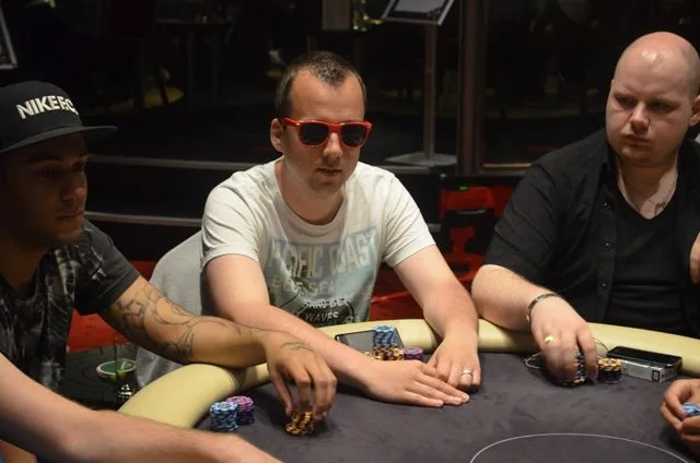 Sikkes | 2015/07 - Leeuwarden Poker Series - 300 eu NLHE Main Event 