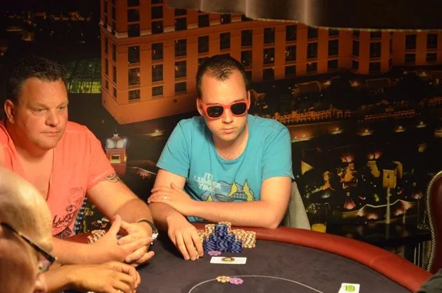 Sikkes | 2015/07 - Leeuwarden Poker Series - 300 eu NLHE Main Event 