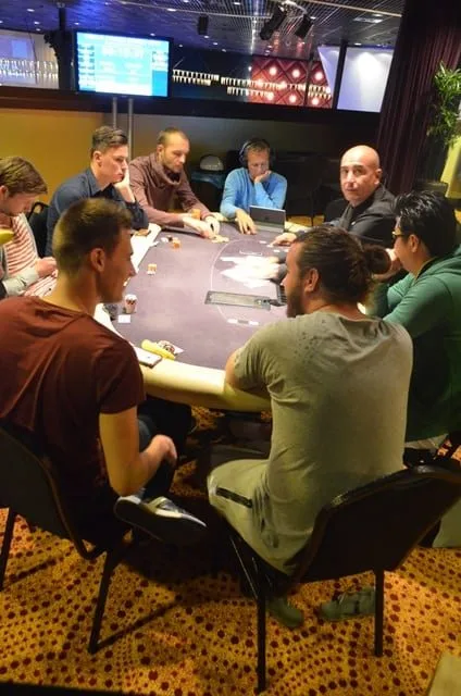 Tafel 9 | 2015/07 - Venlo Poker Series - 1000 eu Deep Stack Main Event