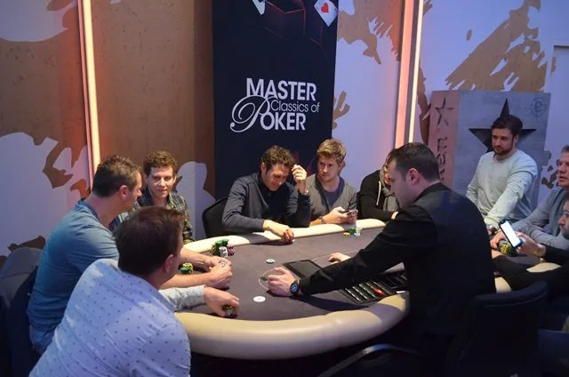 Mooi tafeltje | 2015/11 - Master Classics of Poker - Event 1: €1.500 NLHE Re-entry