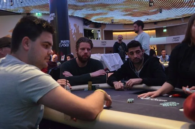 Van Hoof en Roovers | 2015/11 - Master Classics of Poker - Event 1: €1.500 NLHE Re-entry
