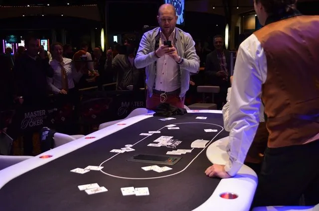 Pieter slaat 'm op | 2015/11 - Master Classics of Poker - Event 6: €4.000 Main Event 