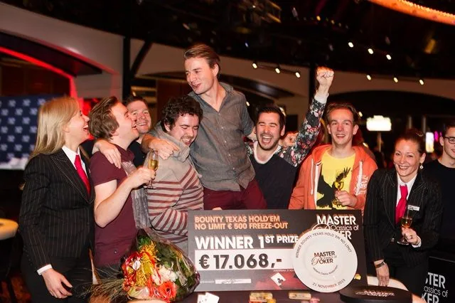 © 2026 Pokercity | Jonas ten Cate wint €500 Bounty toernooi! | 2015/11 - Master Classics of Poker - Event 12: €500 NLHE Bounty (€250 Bounty) Jonas ten Cate wint €500 Bounty toernooi! | 2015/11 - Master Classics of Poker - Event 12: €500 NLHE Bounty (€250 Bounty)