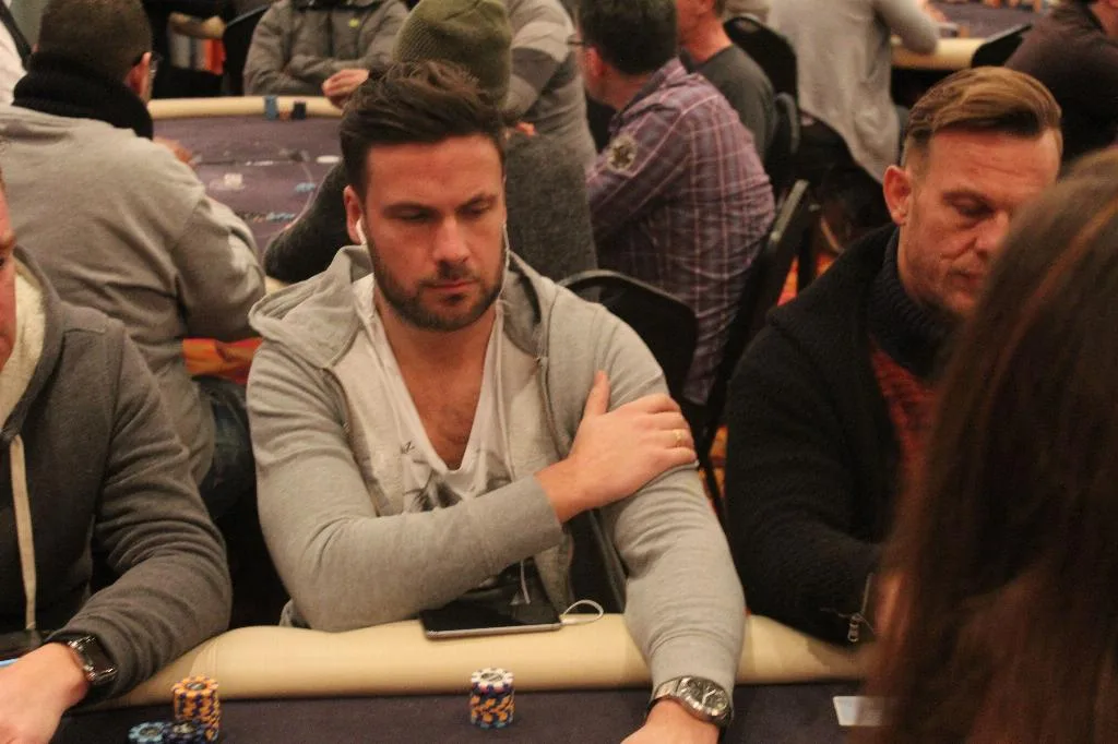 NULL | 2016/01 - Utrecht Poker Series - €700 NLHE Main Event - 