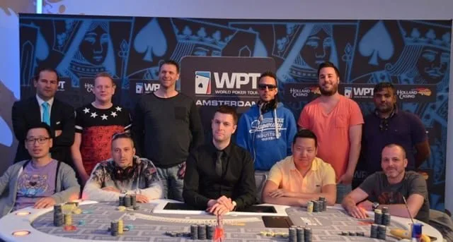 De finalisten en toernooidirecteur Scalzi | 2016/05 - World Poker Tour Amsterdam - #1 WPT €1.350 Big Stack 