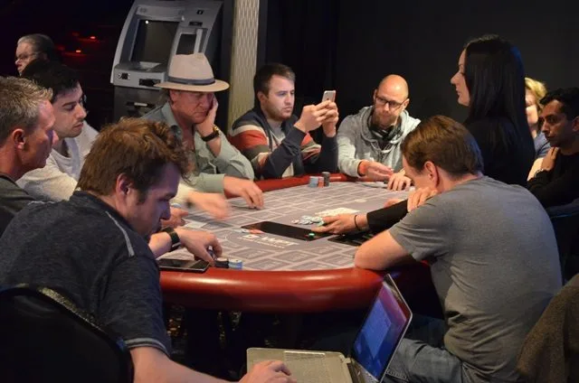 Wheeler clicking buttons | 2016/05 - World Poker Tour Amsterdam - #4 WPT €3.000 WPT Main Event 