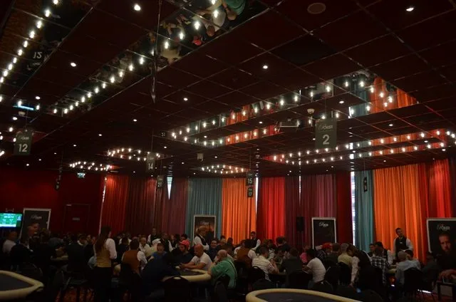 De speelzaal | 2016/07 - Utrecht Poker Series - €700 NLHE Main Event 