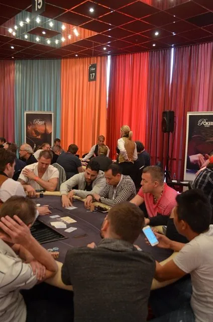 Tafel 17 | 2016/07 - Utrecht Poker Series - €700 NLHE Main Event 