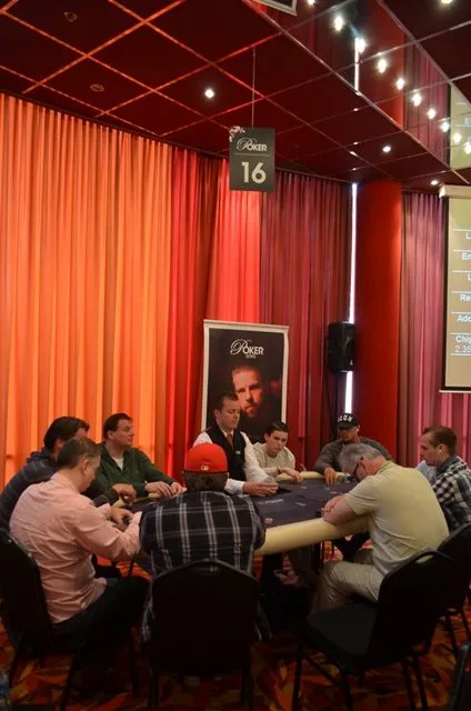 Tafel 16 | 2016/07 - Utrecht Poker Series - €700 NLHE Main Event 
