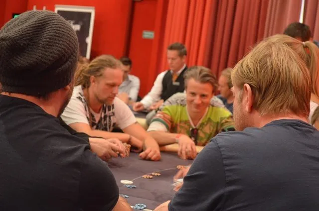 Van Brugge-Kroon-TenCate-VdBerg | 2016/07 - Utrecht Poker Series - €700 NLHE Main Event 