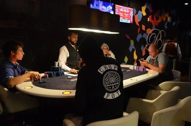 Everyone loves a chop pot | 2016/07 - Leeuwarden Poker Series - €300 NLHE Main Event Deepstack