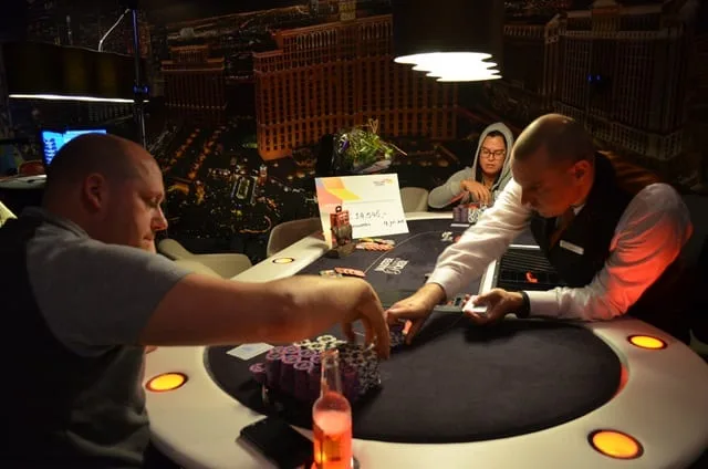 De heads-up | 2016/07 - Leeuwarden Poker Series - €300 NLHE Main Event Deepstack