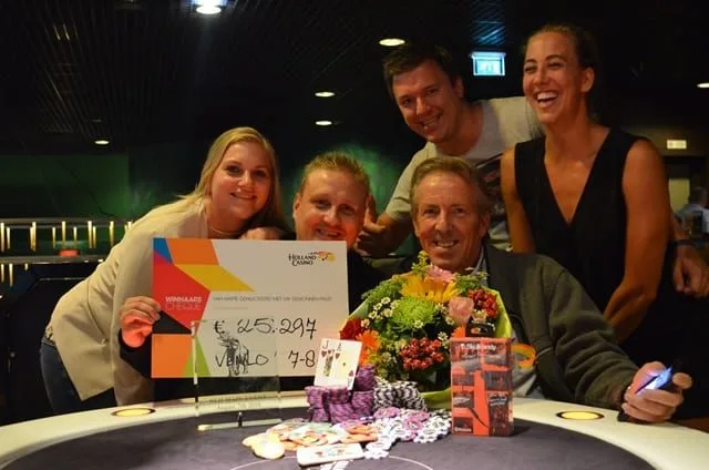 Patrick en Bjorn met vrienden | 2016/08 - Venlo Poker Series - €1.000 Main Event Re-entry