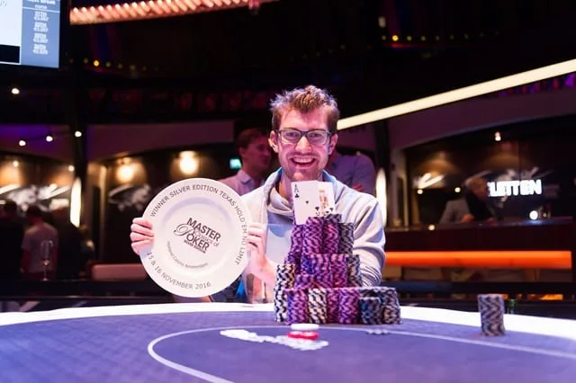 © 2026 Pokercity | Winnaar #7 €1.250 Silver Edition Freeze-out: Sander van Wesemael | 2016/11 - Master Classics of Poker - #7 €1.250 Silver Edition Freeze-out Winnaar #7 €1.250 Silver Edition Freeze-out: Sander van Wesemael | 2016/11 - Master Classics of Poker - #7 €1.250 Silver Edition Freeze-out