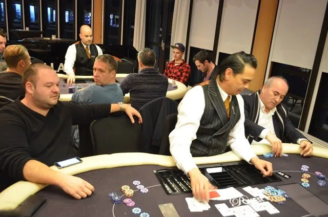 Schoonbrood dubbelt tegen Kicik | 2016/12 - Valkenburg Poker Series - €500 NLHE Main Event Re-entry 