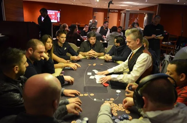 Tafel 11 | 2016/12 - Valkenburg Poker Series - €500 NLHE Main Event Re-entry 