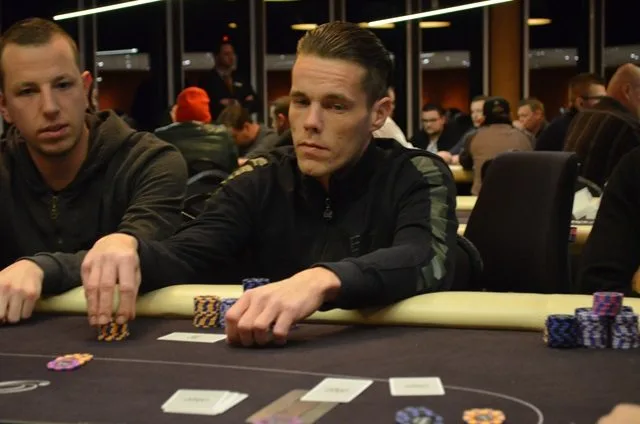 Hendrik Soering | 2016/12 - Valkenburg Poker Series - €500 NLHE Main Event Re-entry 