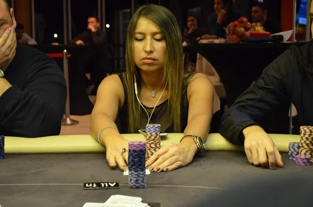 Michaela Ciceu | 2016/12 - Valkenburg Poker Series - €500 NLHE Main Event Re-entry 