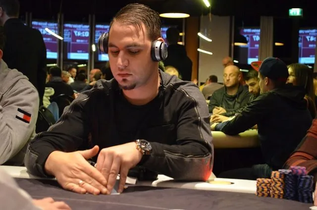 © 2026 Pokercity | Appie Zoubir | 2016/12 - Valkenburg Poker Series - €500 NLHE Main Event Re-entry Appie Zoubir | 2016/12 - Valkenburg Poker Series - €500 NLHE Main Event Re-entry