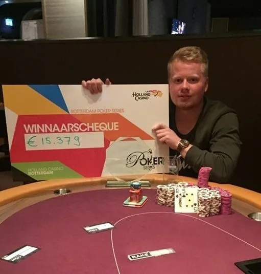 © 2026 Pokercity | Winnaar €1.600 High Roller PSKO (€800+€800): Thomas de Rooij | 2017/04 - Rotterdam Poker Series - €1.600 High Roller PSKO (€800+€800) Winnaar €1.600 High Roller PSKO (€800+€800): Thomas de Rooij | 2017/04 - Rotterdam Poker Series - €1.600 High Roller PSKO (€800+€800)