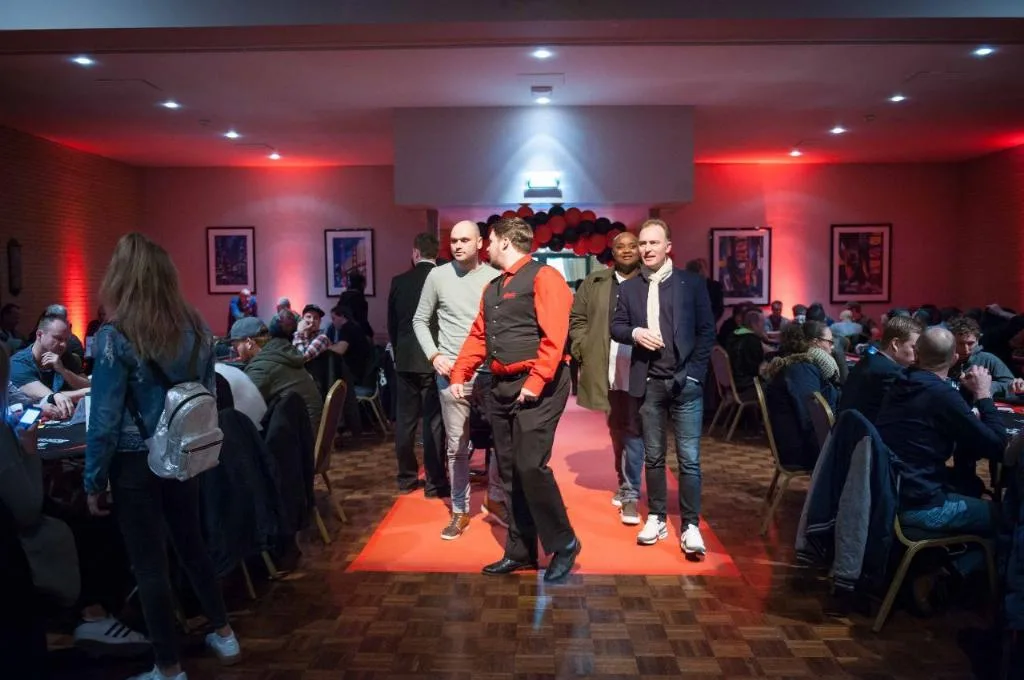 De binnenkomst van de spelers | 2018/01 - ONK Poker Kick-off - ONK Poker Kick-off Seizoen 2018