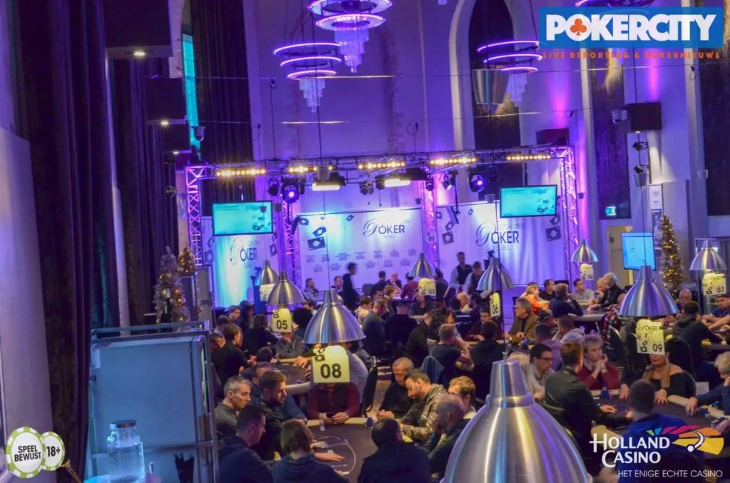 De stampvolle kapelzaal Dag 2 €150 Dutch Open Cup | 2018/12 - Dutch Open Poker Series - €150 NLHE Dutch Open Cup