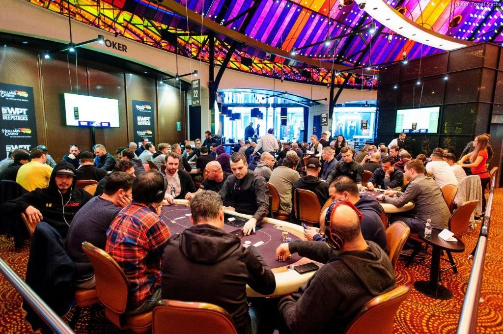 De volle koepelzaal | 2019/03 - World Poker Tour DeepStacks Amsterdam - €1.200 Main Event 