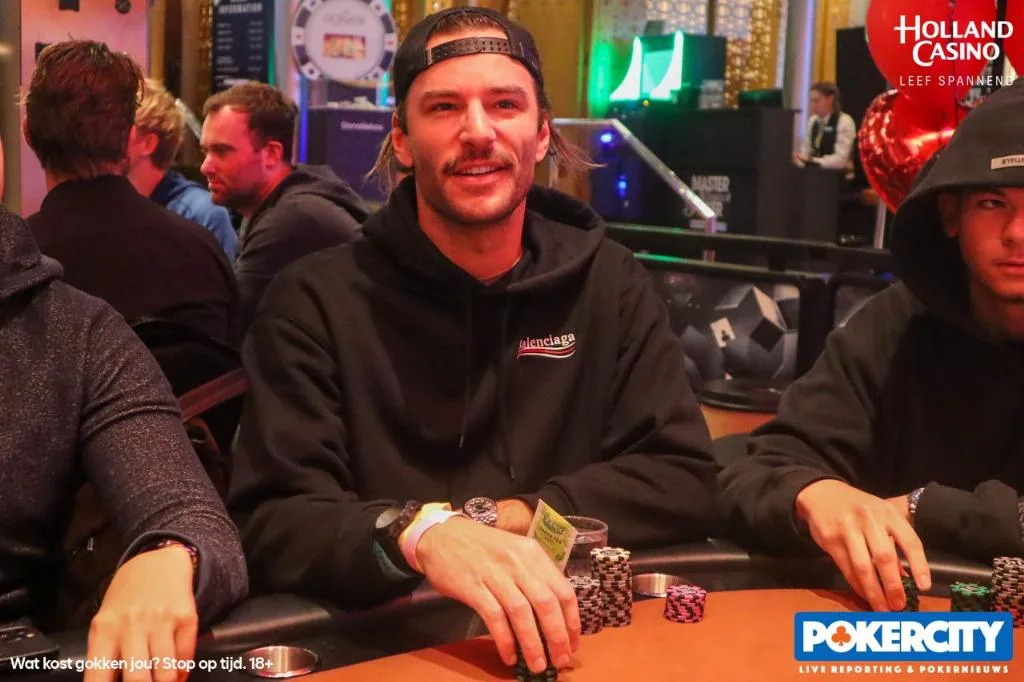 © 2026 Pokercity | Tom Vogelsang | 2022/11 - Master Classics of Poker - #2 - €1.100 NLH Mystery Bounty Tom Vogelsang | 2022/11 - Master Classics of Poker - #2 - €1.100 NLH Mystery Bounty