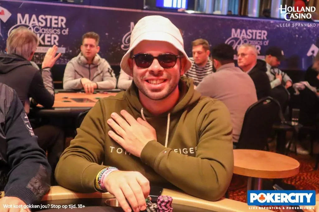 © 2026 Pokercity | Fabio Peluso | 2022/11 - Master Classics of Poker - #2 - €1.100 NLH Mystery Bounty Fabio Peluso | 2022/11 - Master Classics of Poker - #2 - €1.100 NLH Mystery Bounty