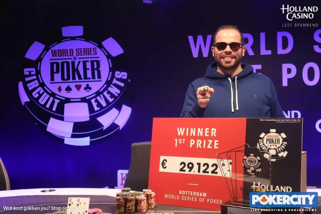© 2026 Pokercity | Winnaar #8 - €770 6-max : Fabio Peluso | 2022/11 - WSOP Circuit Rotterdam - #8 - €770 6-max Winnaar #8 - €770 6-max : Fabio Peluso | 2022/11 - WSOP Circuit Rotterdam - #8 - €770 6-max