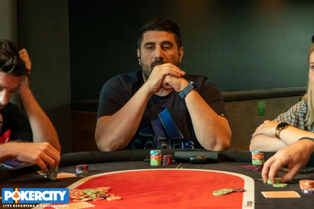 © 2026 Pokercity | Fabrizio Quattrocchi | 2022/08 - Pokahnights 13th Birthday Festival - #12 - Birthday Highroller Finale Fabrizio Quattrocchi | 2022/08 - Pokahnights 13th Birthday Festival - #12 - Birthday Highroller Finale