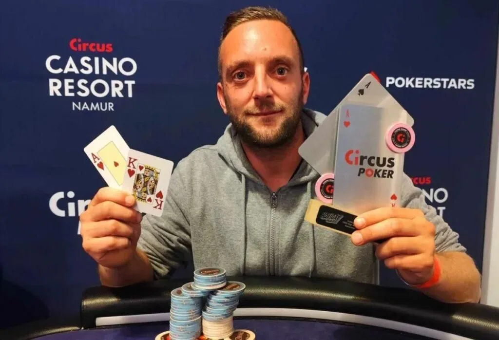 © 2026 Pokercity | Winnaar #06 - €600 High Roller: Paul Martin | 2024/09 - Holiday Poker Fest - #06 - €600 High Roller Winnaar #06 - €600 High Roller: Paul Martin | 2024/09 - Holiday Poker Fest - #06 - €600 High Roller