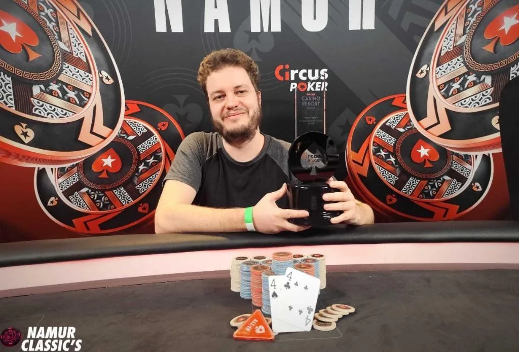 © 2026 Pokercity | Winnaar #10 - €1.100 Super High Roller: Corné Scheel | 2026/04 - Namur Classic's - #10 - €1.100 Super High Roller Winnaar #10 - €1.100 Super High Roller: Corné Scheel | 2026/04 - Namur Classic's - #10 - €1.100 Super High Roller